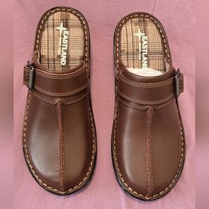 Eastland Women's Mae Clogs